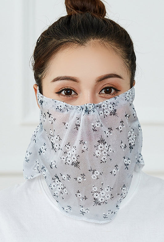 Bloemen gezichtssjaal met oorlussen