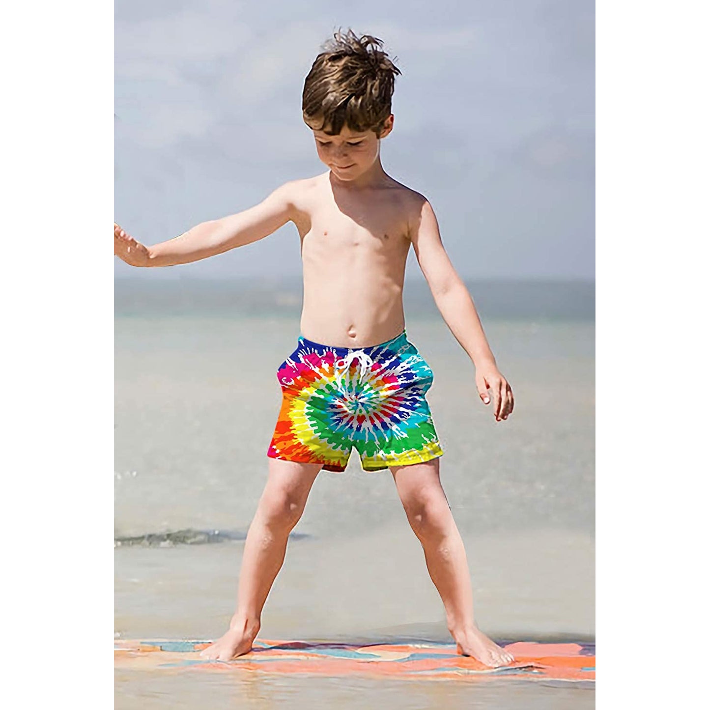 Lustige Badehose für Jungen mit Regenbogen-Wirbel