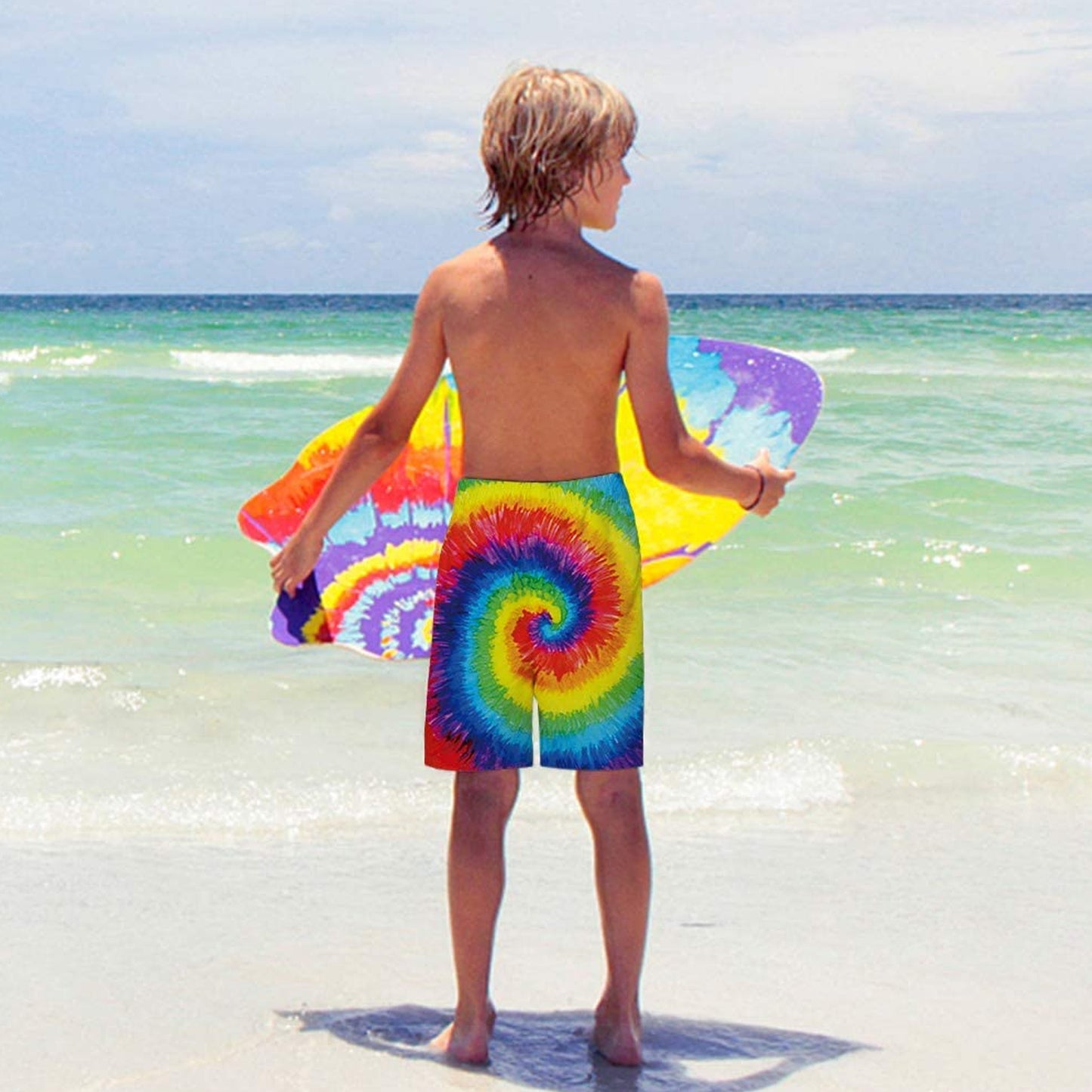 Lustige Badehose für Jungen mit Regenbogen-Batikmuster