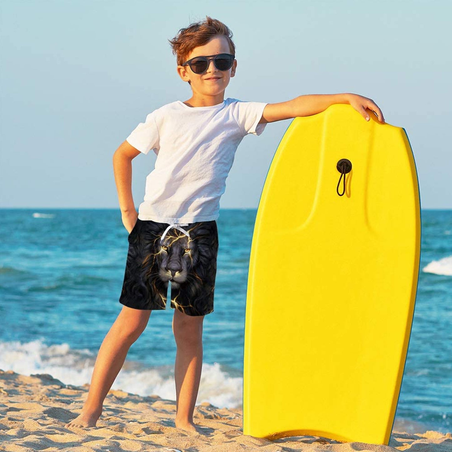 Gelbe Badehose für Jungen mit lustigem Löwenmotiv